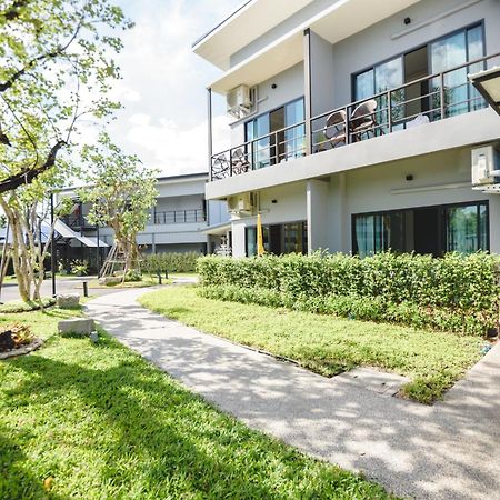 Phuengluang Riverside Hotel Chanthaburi Bagian luar foto