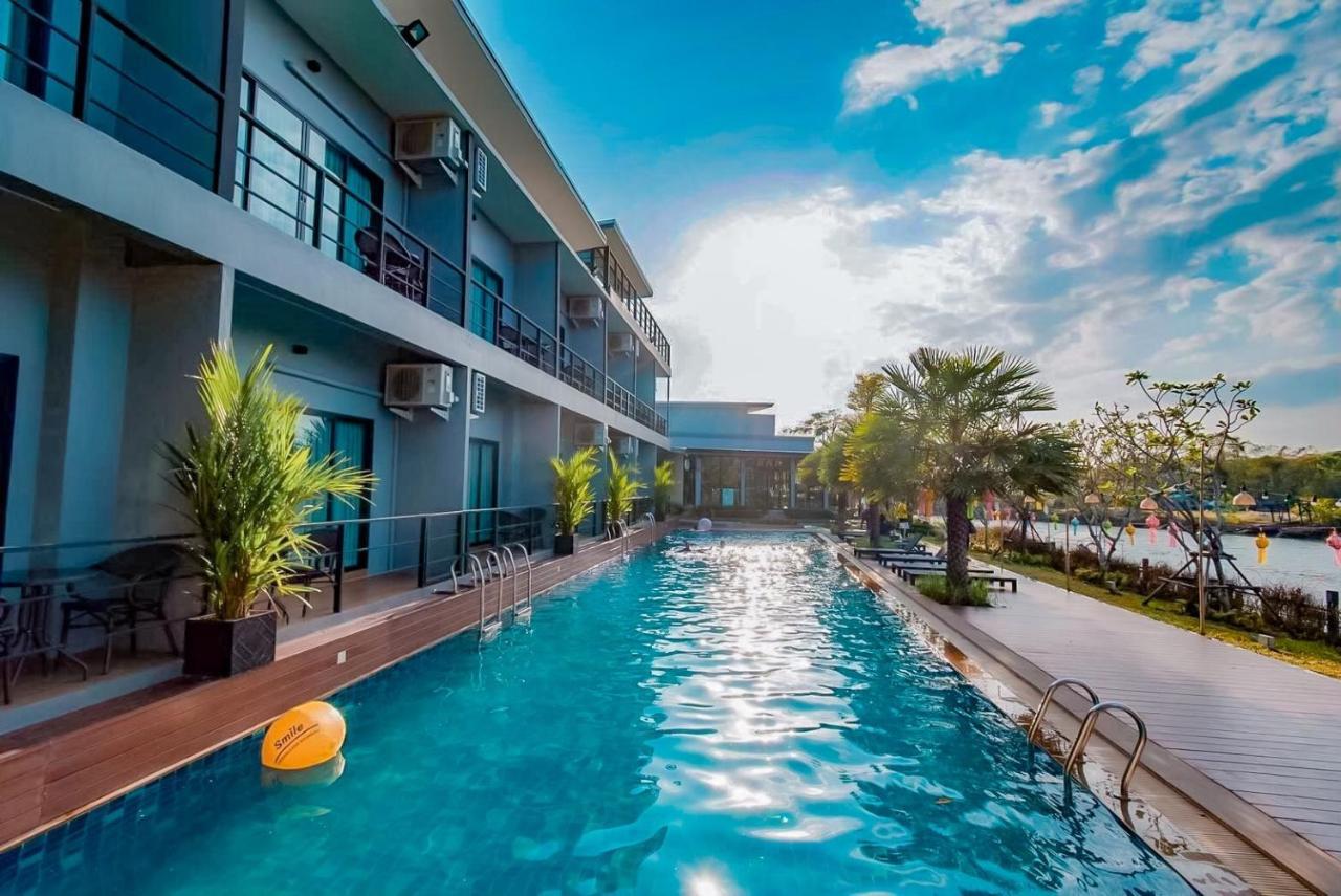 Phuengluang Riverside Hotel Chanthaburi Bagian luar foto