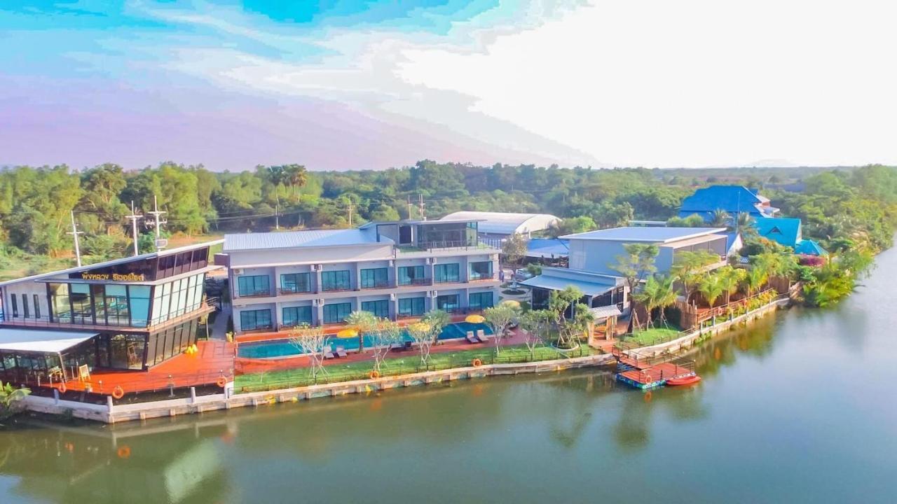Phuengluang Riverside Hotel Chanthaburi Bagian luar foto