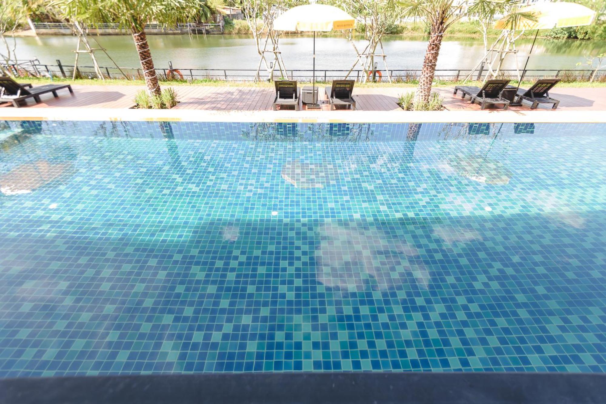 Phuengluang Riverside Hotel Chanthaburi Bagian luar foto