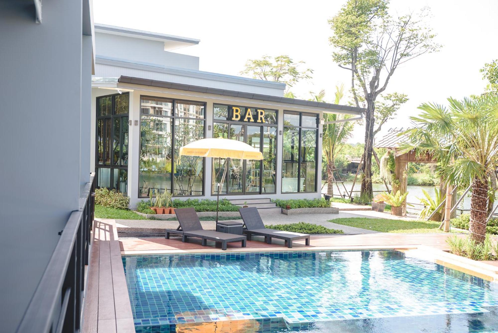 Phuengluang Riverside Hotel Chanthaburi Bagian luar foto