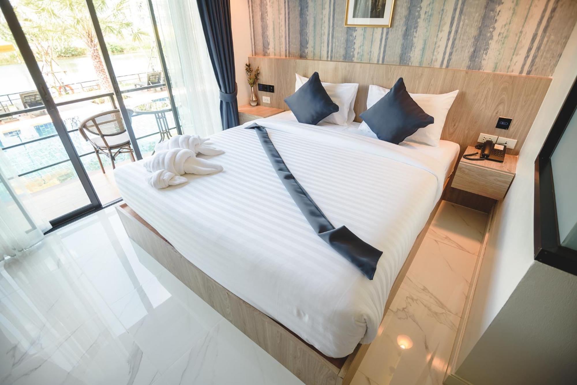 Phuengluang Riverside Hotel Chanthaburi Bagian luar foto