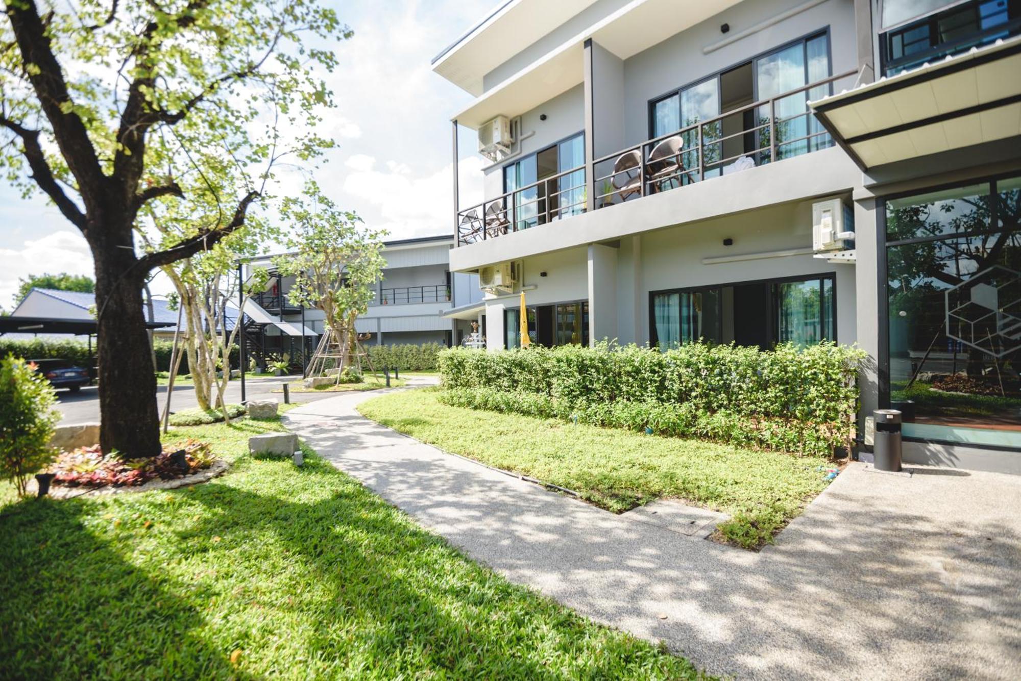 Phuengluang Riverside Hotel Chanthaburi Bagian luar foto