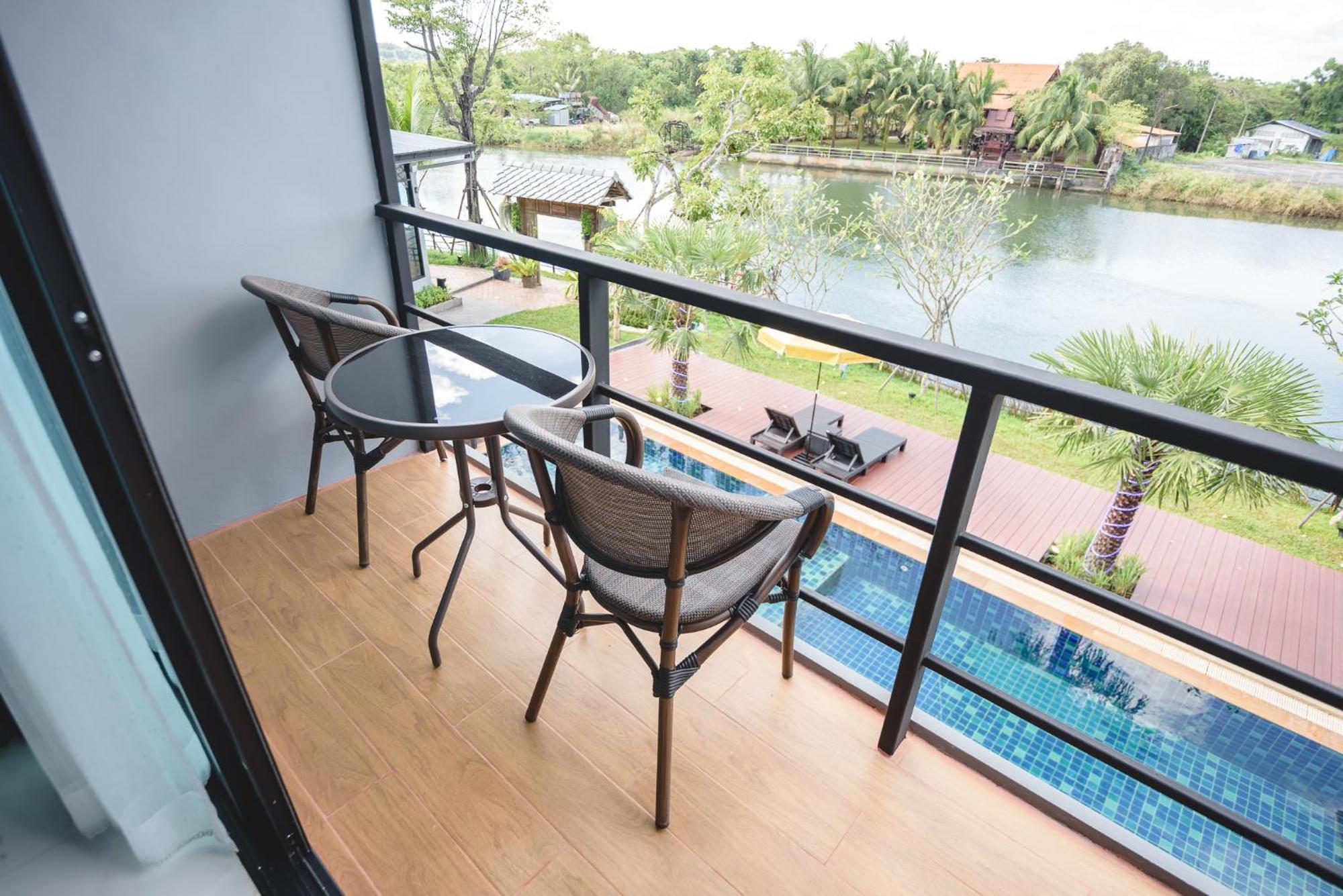 Phuengluang Riverside Hotel Chanthaburi Bagian luar foto