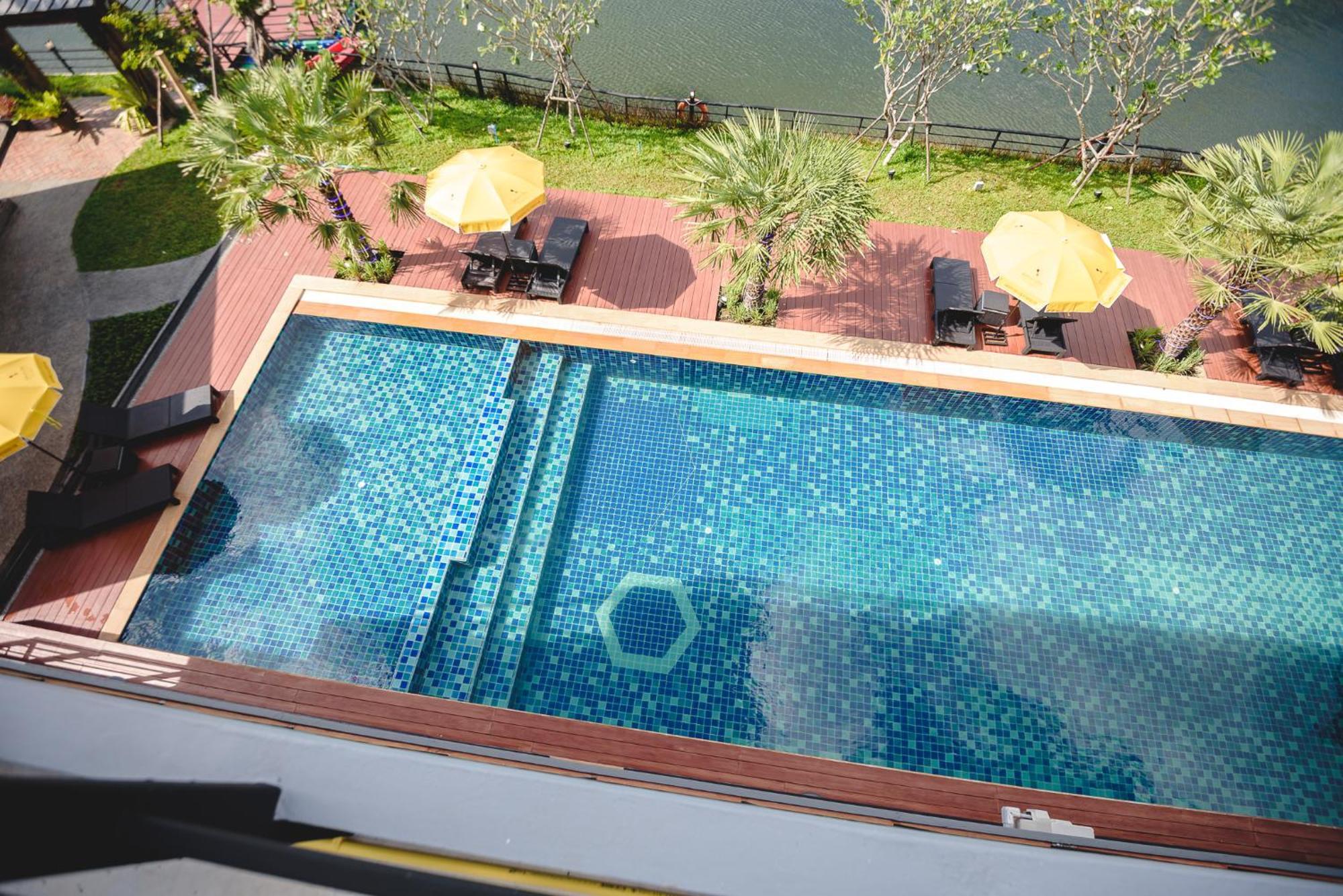 Phuengluang Riverside Hotel Chanthaburi Bagian luar foto
