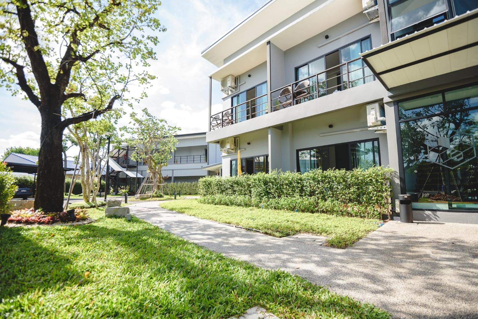 Phuengluang Riverside Hotel Chanthaburi Bagian luar foto